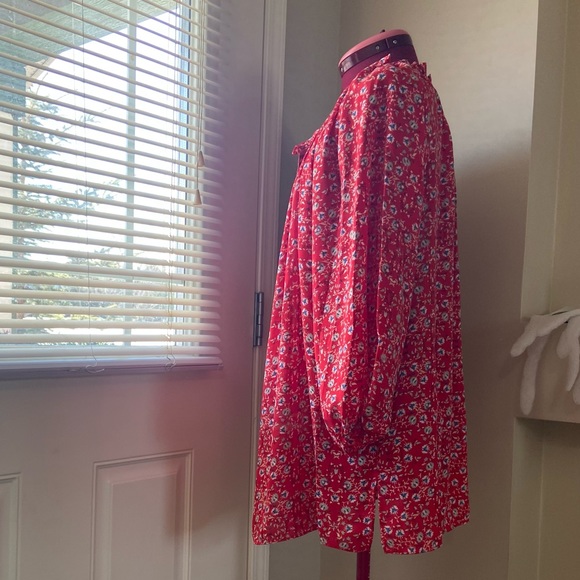 Max Edition women red floral bell sleeves, frilled vneck blouse. Size 1X. Used. - Picture 7 of 7